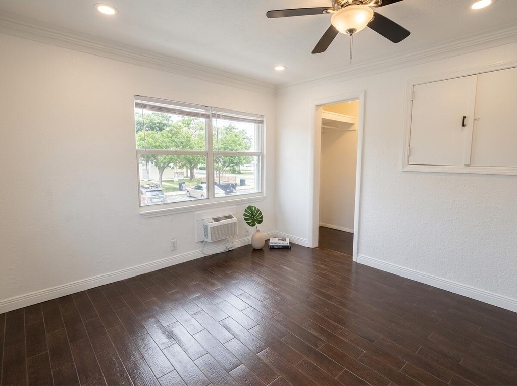 825 Truman Street - Photo 2