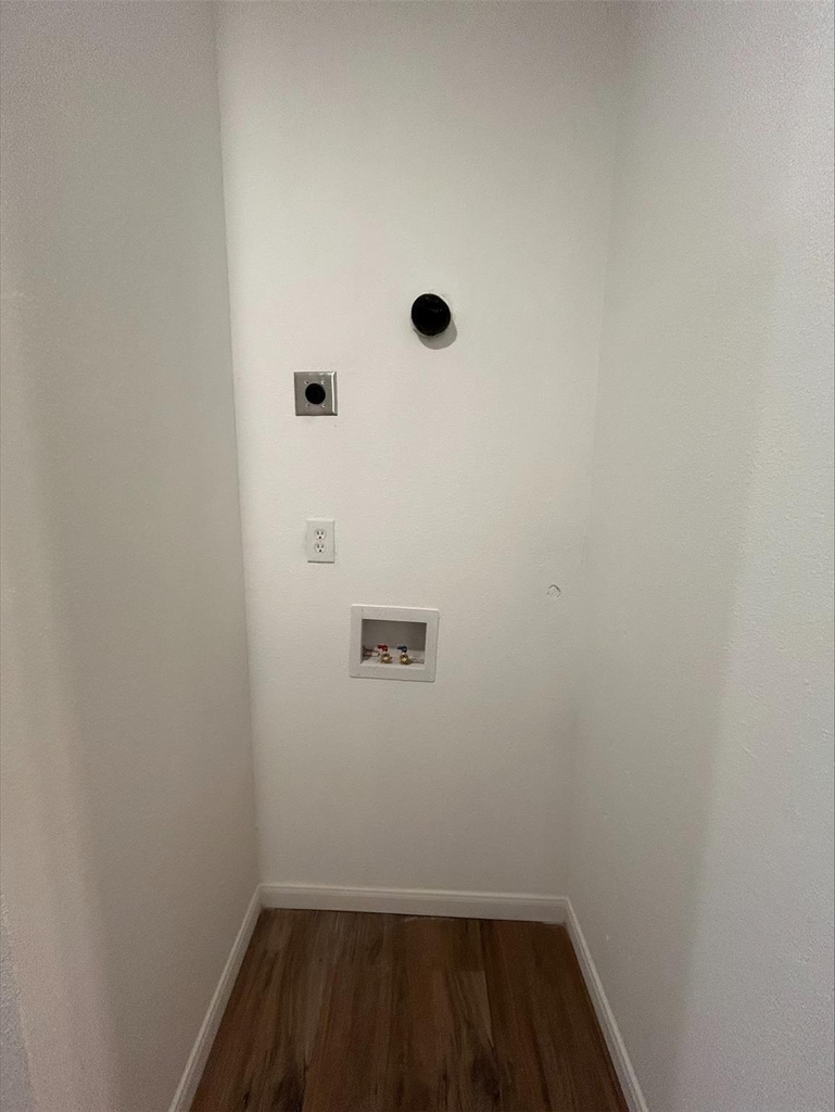705 E Jones Street - Photo 6