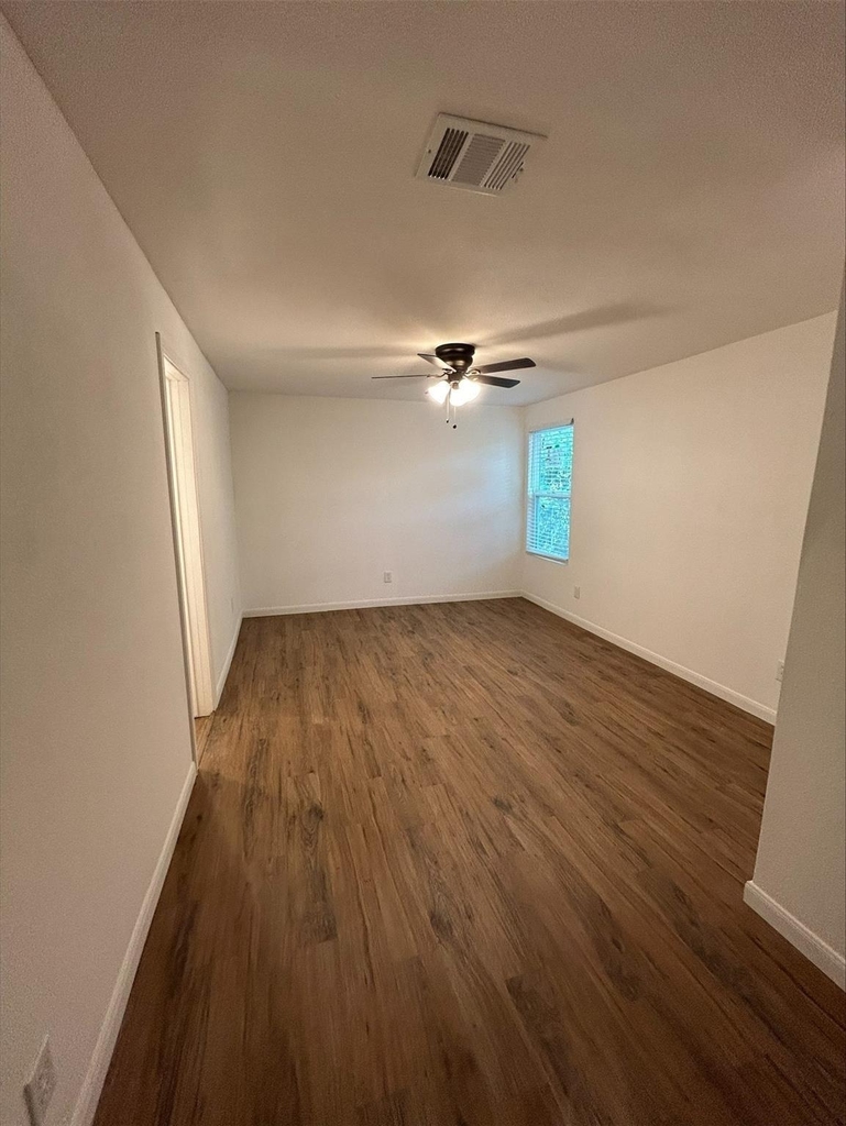 705 E Jones Street - Photo 2