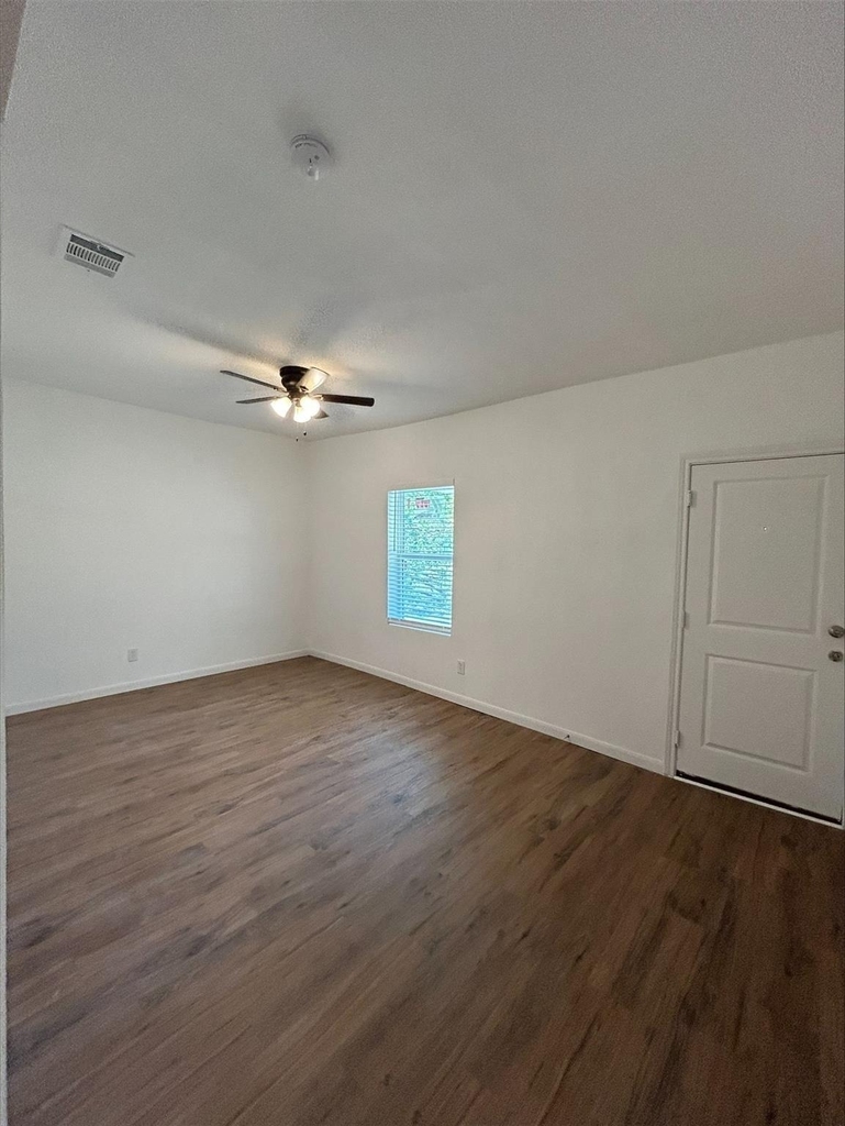 705 E Jones Street - Photo 1