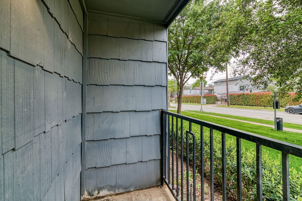2722 Throckmorton Street - Photo 0