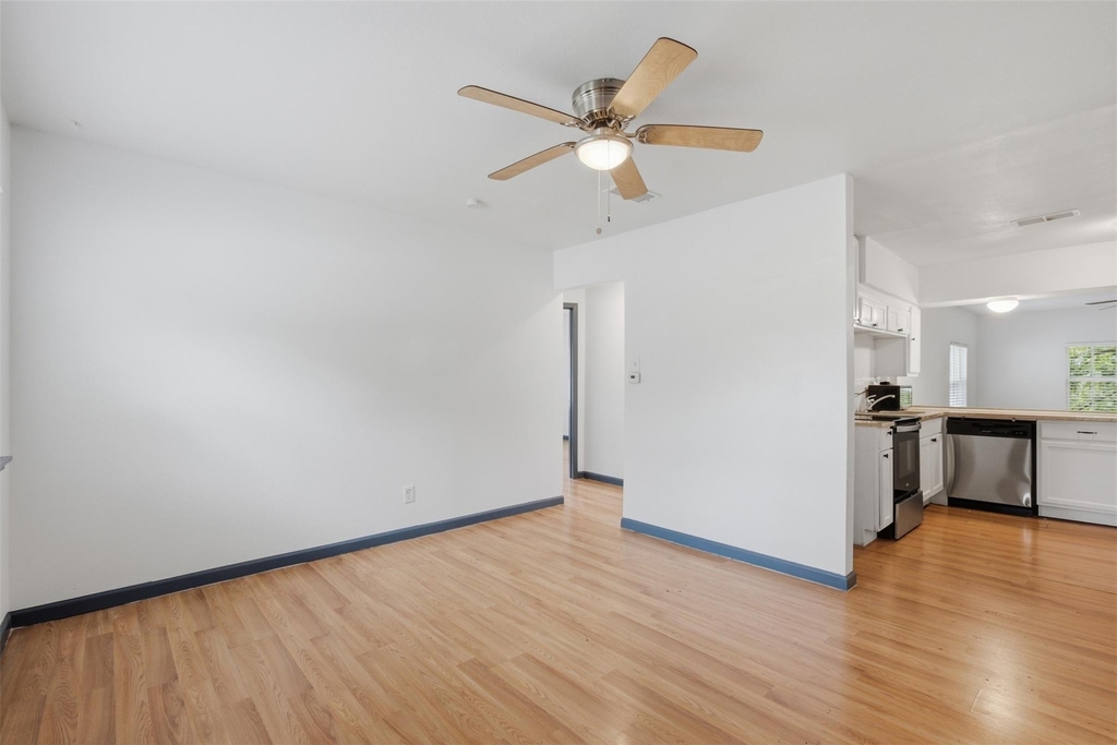 620 E Sears Street - Photo 3