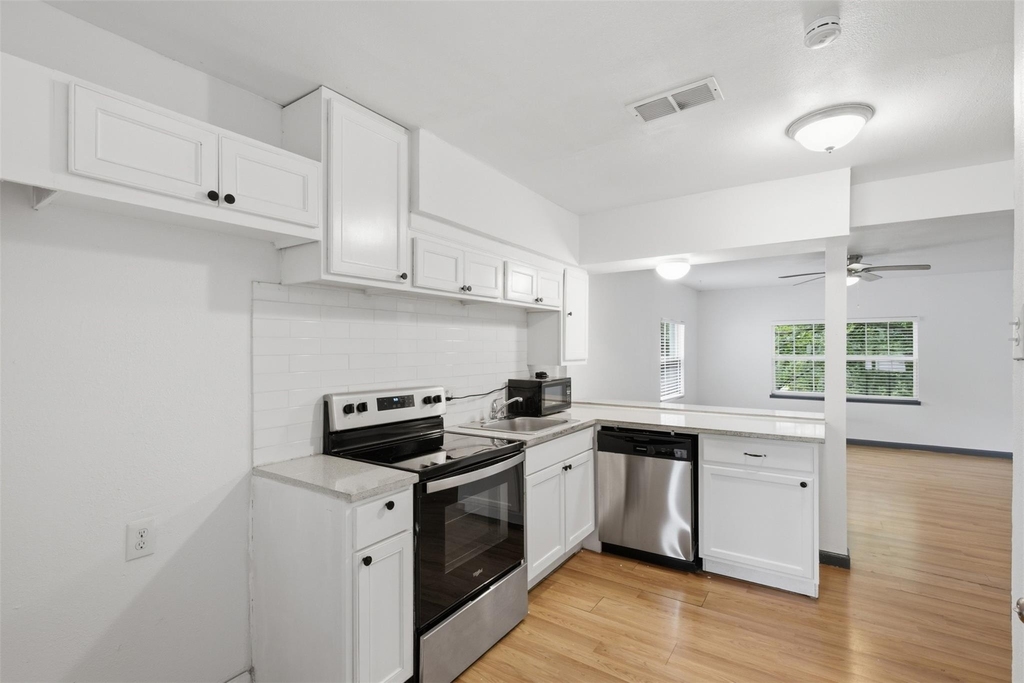 620 E Sears Street - Photo 4