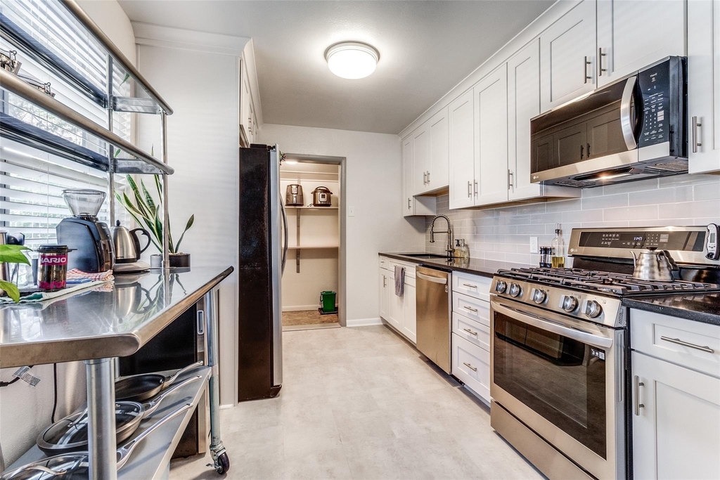 10312 Sylvia Drive - Photo 4