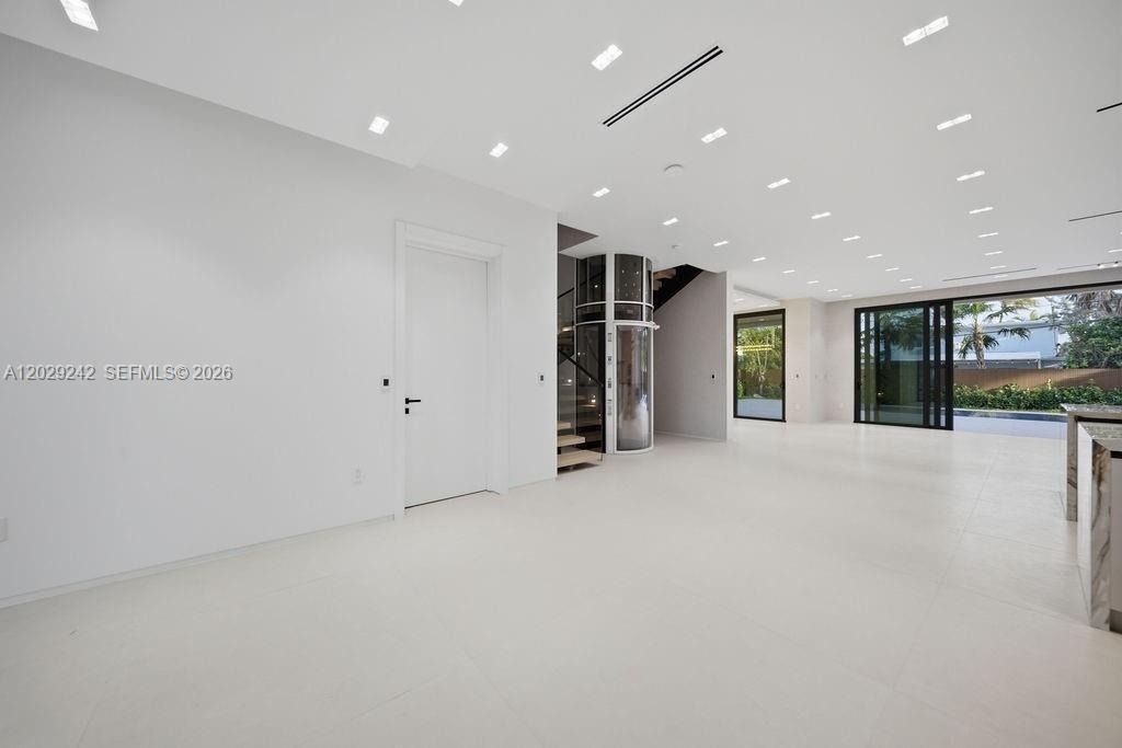 3318 Ne 16th Place - Photo 3