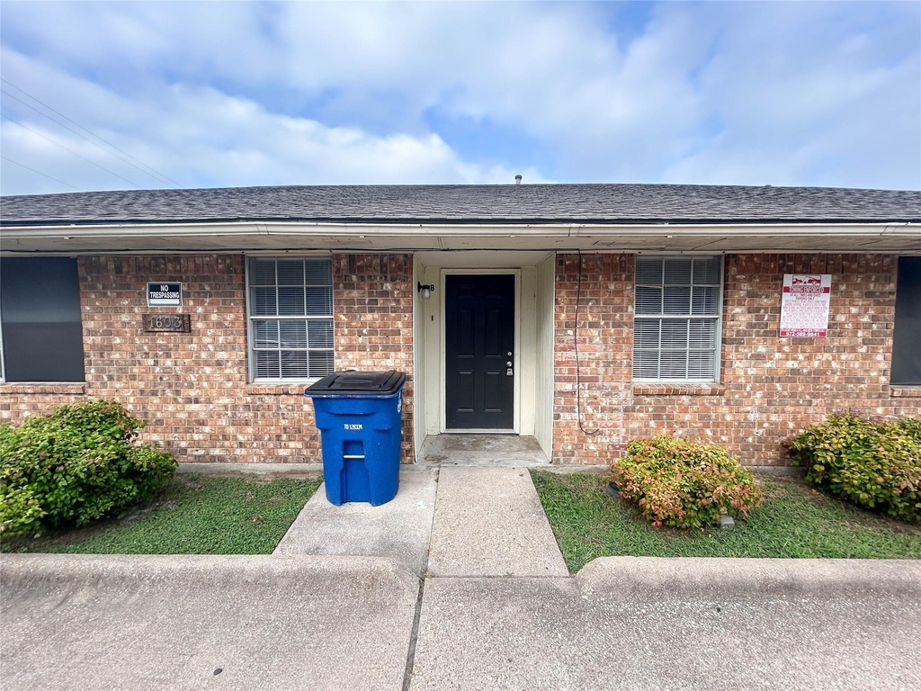 1603 S Hall Street - Photo 1