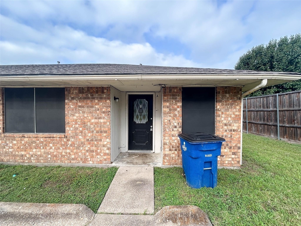 1603 S Hall Street - Photo 2