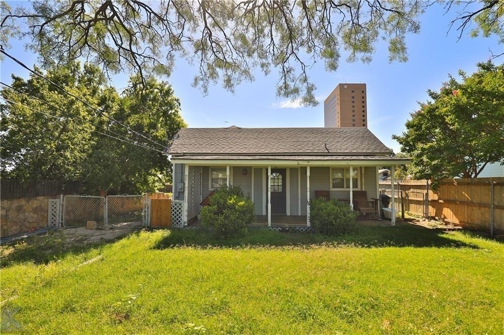 418 Elm Street - Photo 0