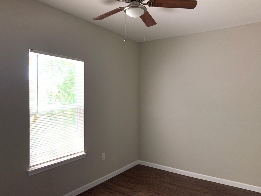 1012 Faye Street - Photo 6