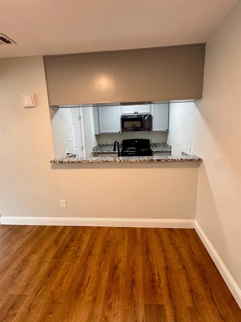 624 E 3rd Street - Photo 4