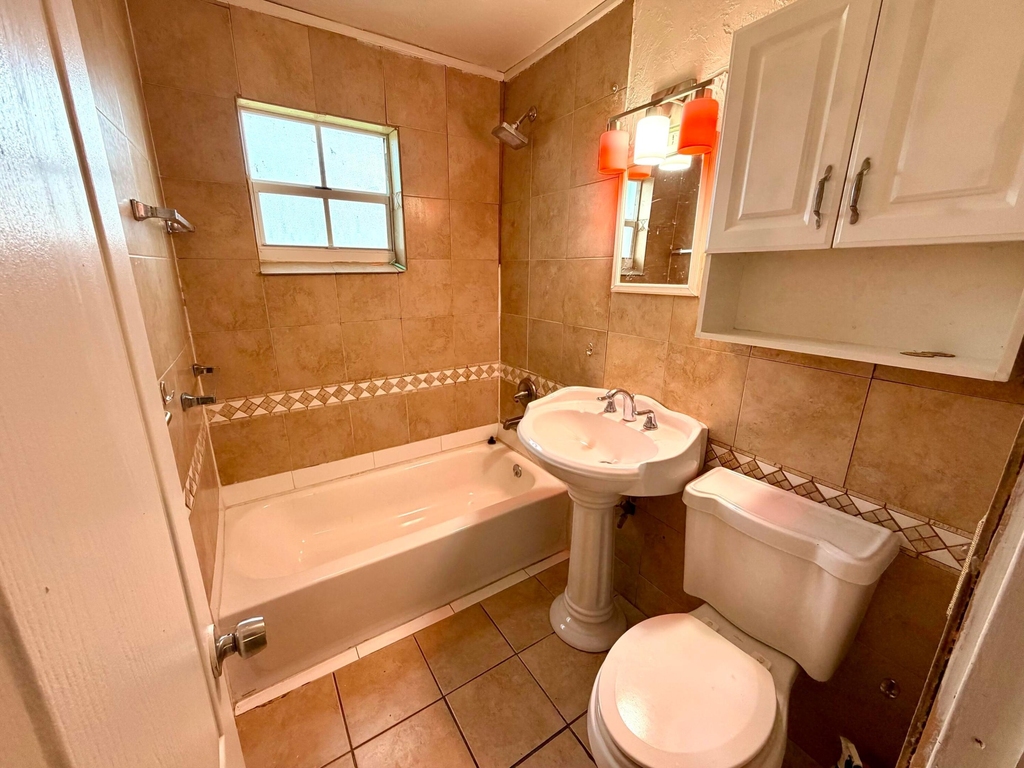 1061 W 4th Street - Photo 13
