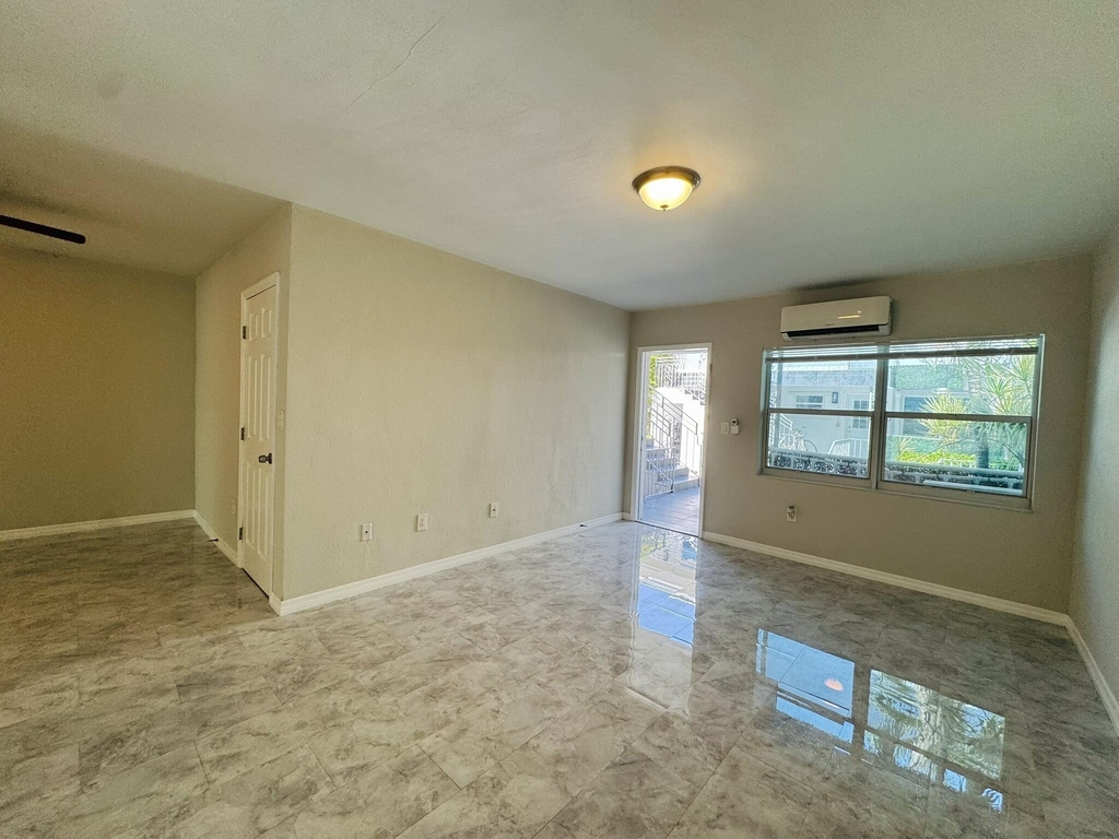 935 8th Street - Photo 0