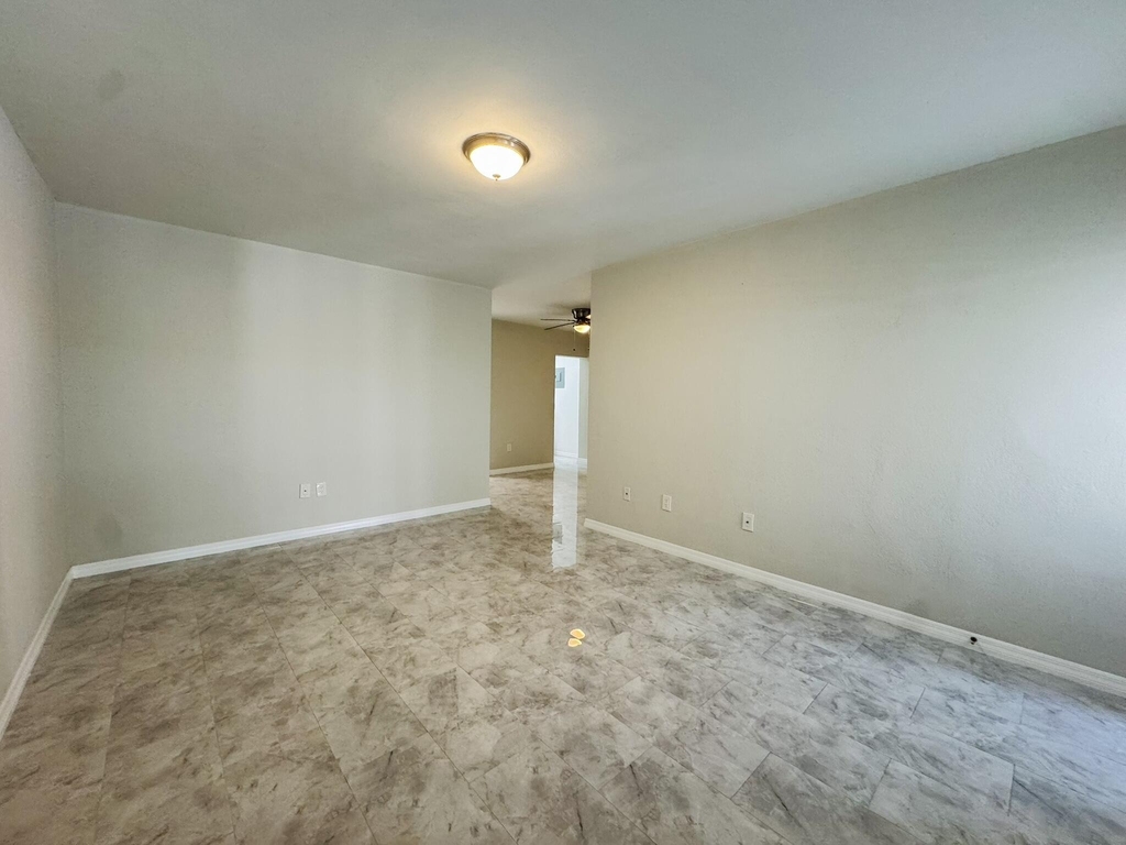935 8th Street - Photo 11