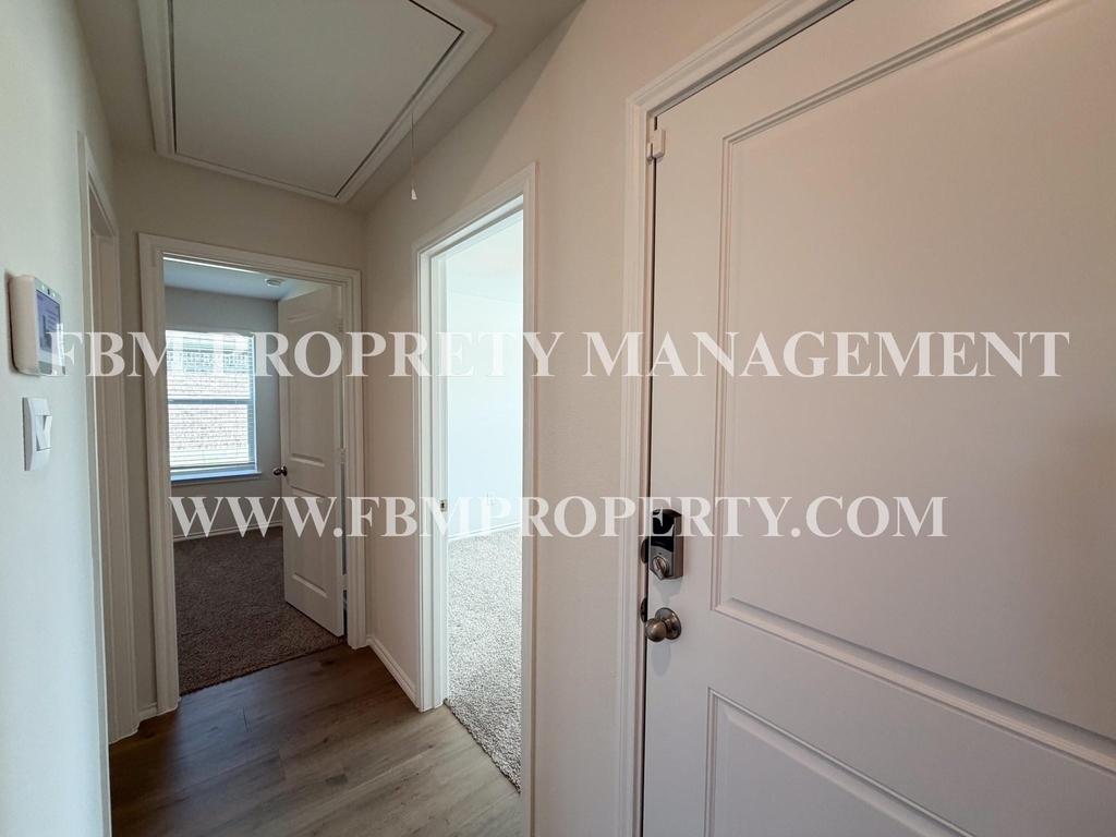 369 Thoroughbred Street - Photo 4