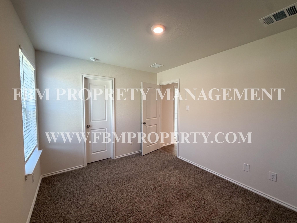 369 Thoroughbred Street - Photo 11