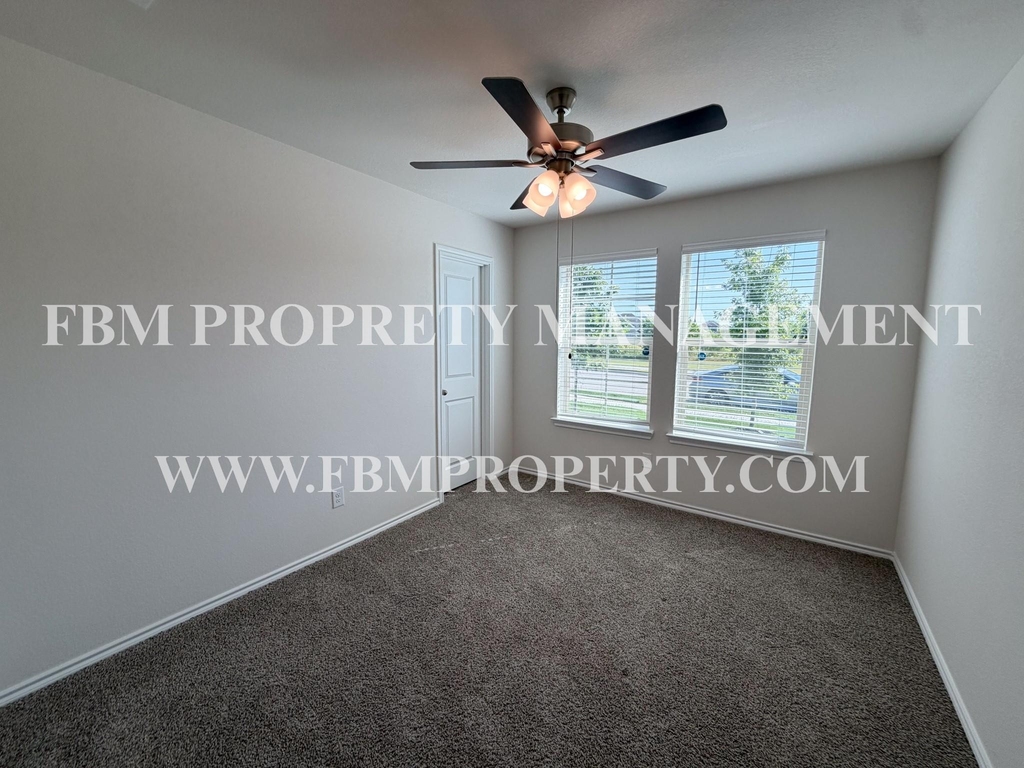 369 Thoroughbred Street - Photo 5