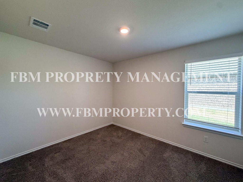 369 Thoroughbred Street - Photo 10