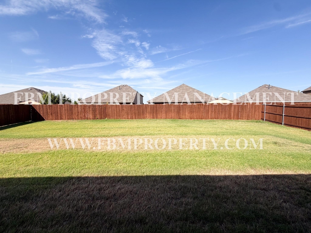 369 Thoroughbred Street - Photo 2