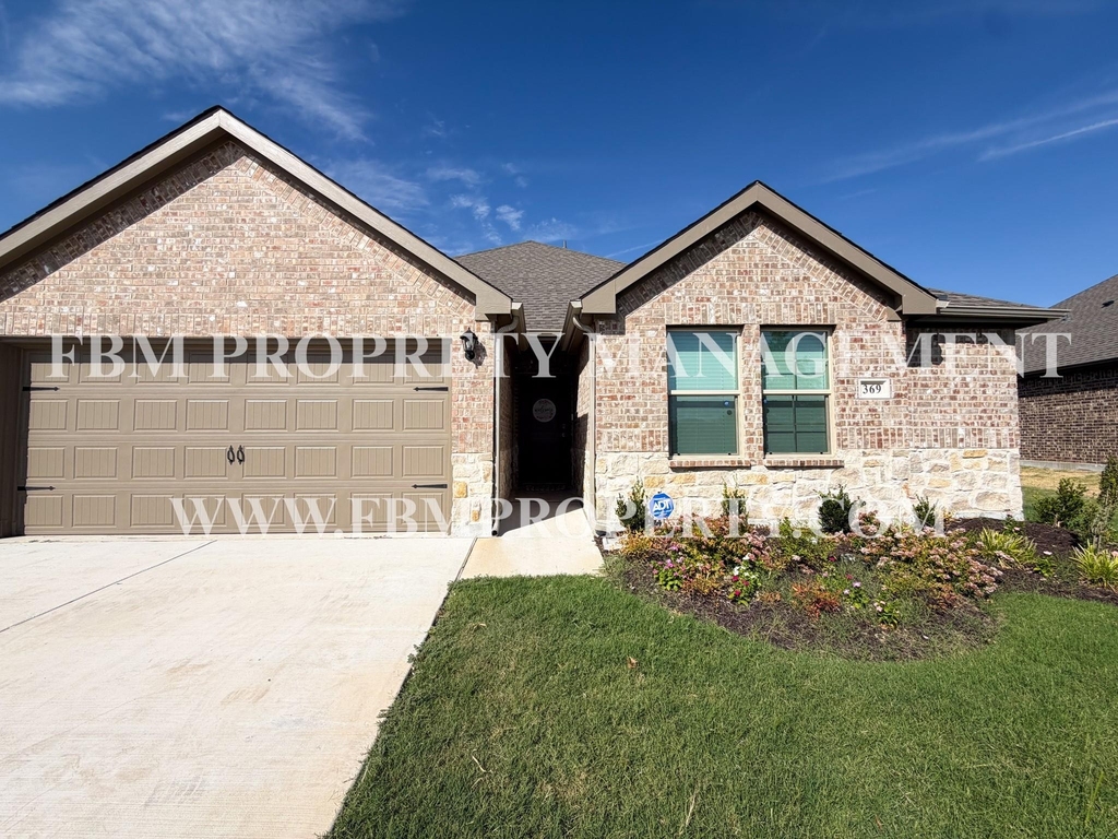 369 Thoroughbred Street - Photo 1