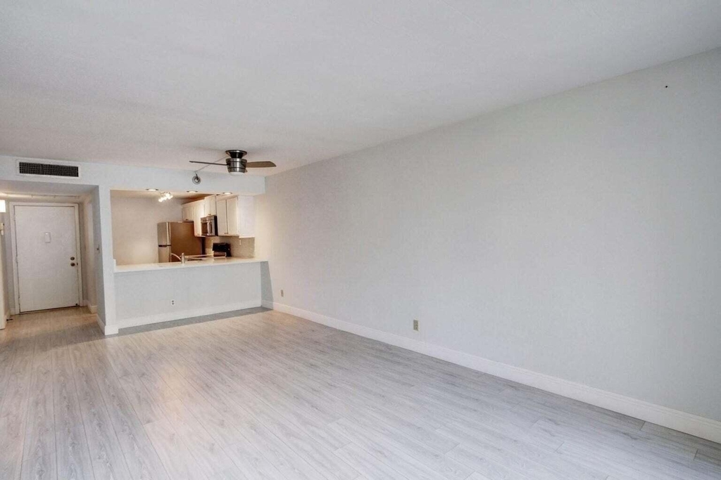 11 Royal Palm Way - Photo 14