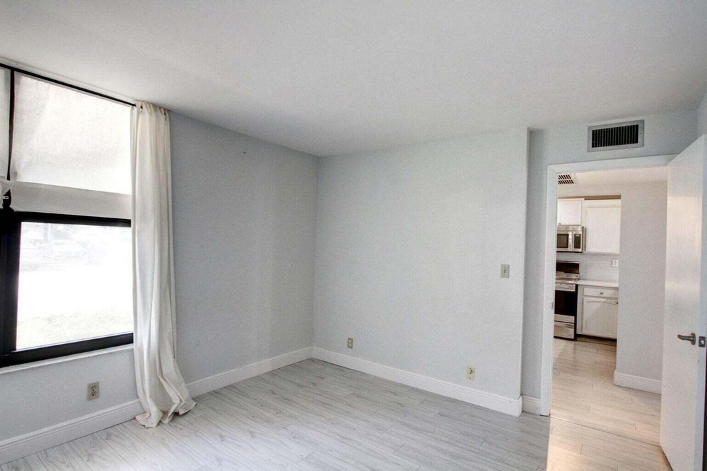 11 Royal Palm Way - Photo 12