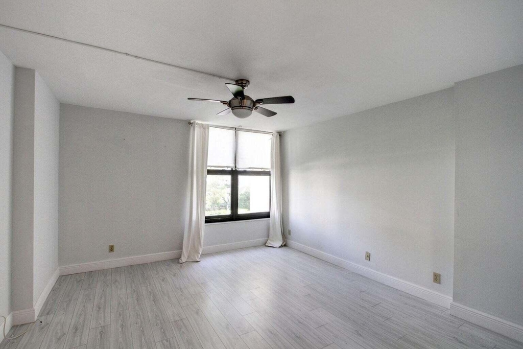 11 Royal Palm Way - Photo 9