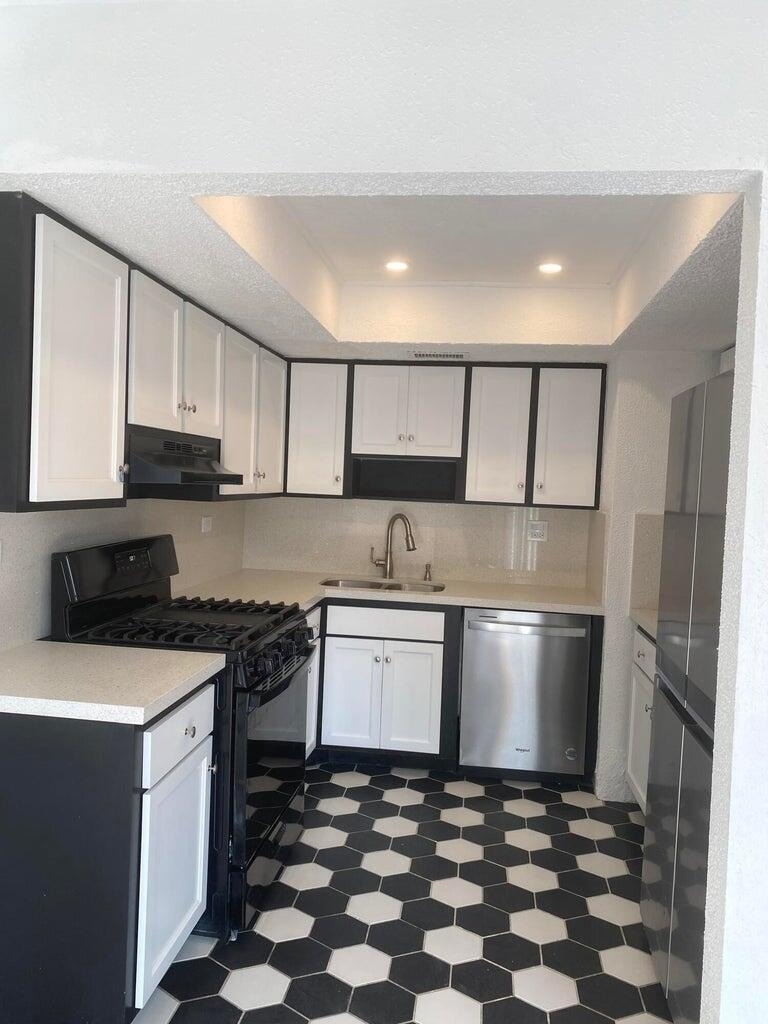 3031 E Missionwood Lane - Photo 2