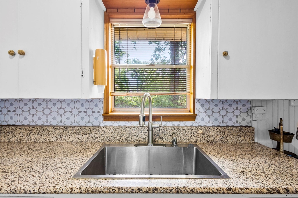 111 Island Park Drive - Photo 13