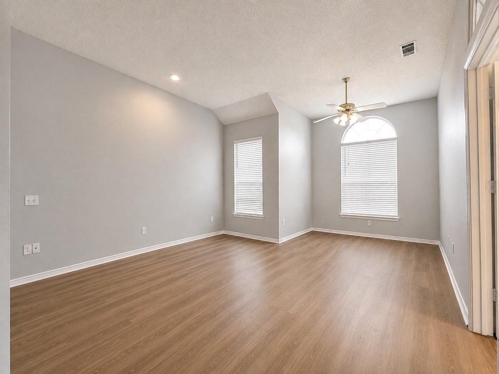 10512 Napa Valley Drive - Photo 13