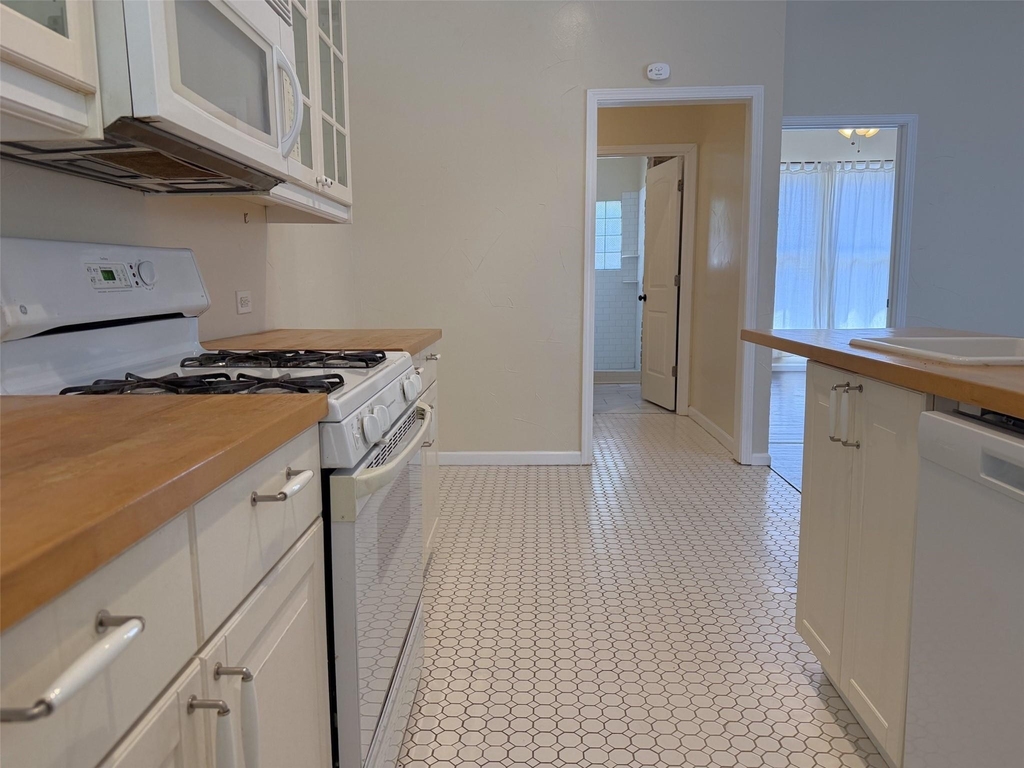 912 Oakland Street - Photo 10