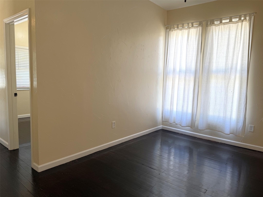 912 Oakland Street - Photo 5