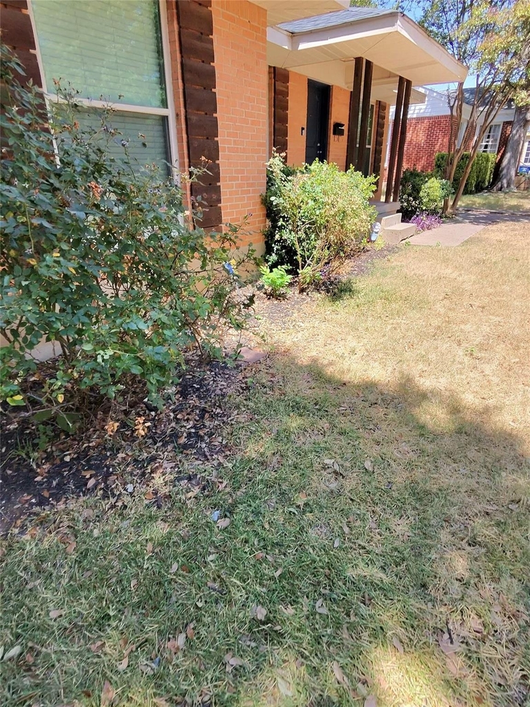 3241 S Edgefield Avenue - Photo 2
