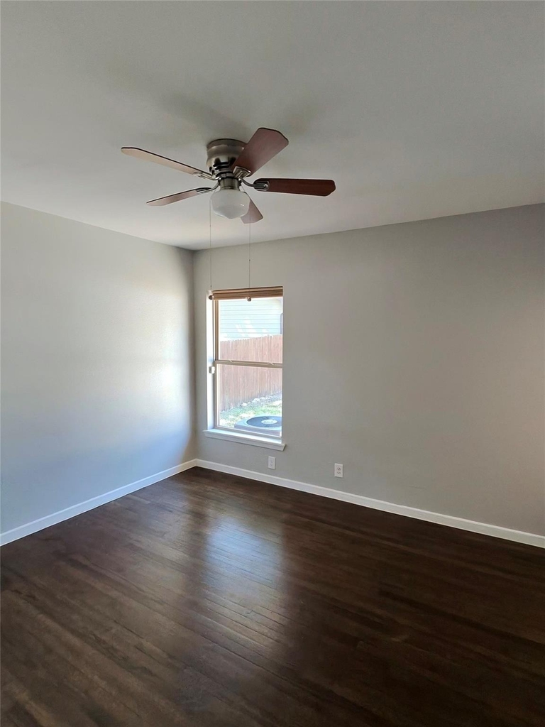 3241 S Edgefield Avenue - Photo 9