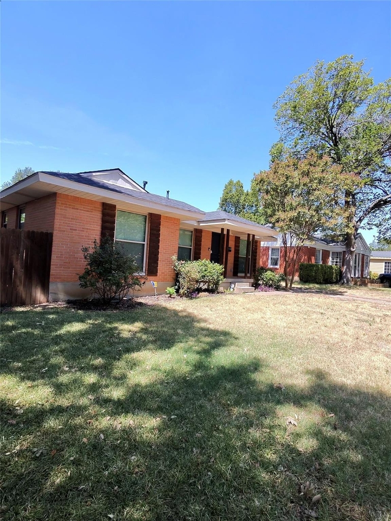 3241 S Edgefield Avenue - Photo 0
