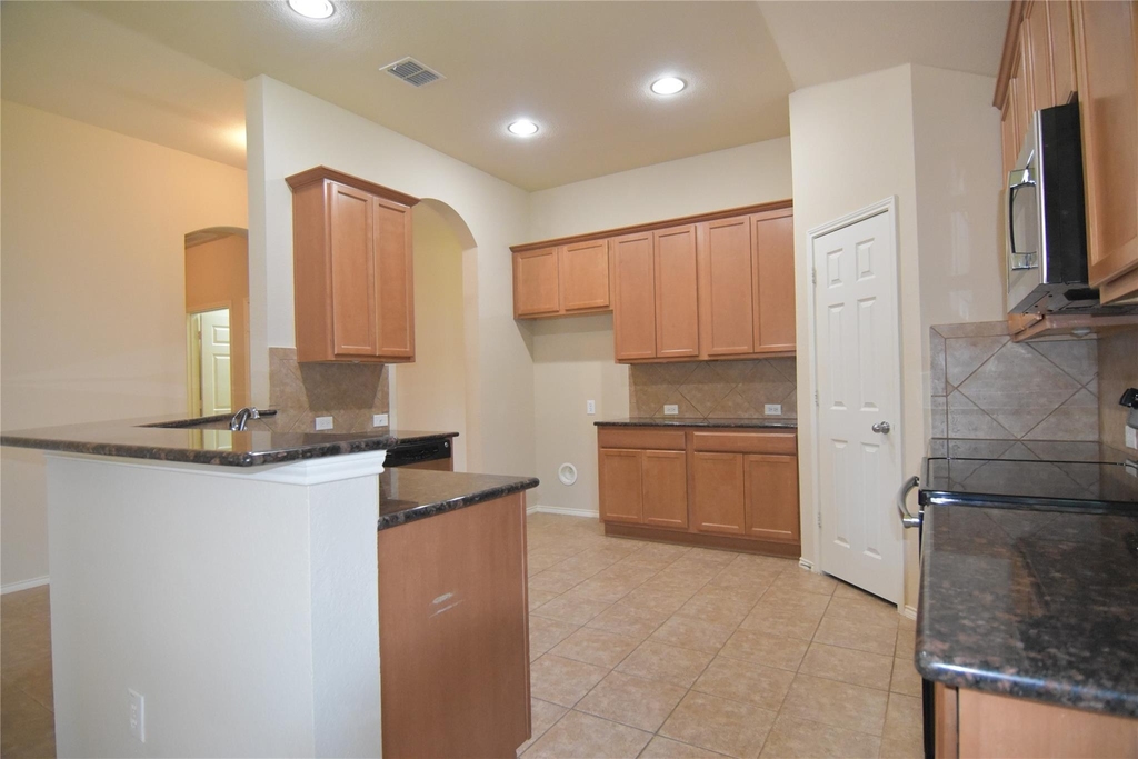 714 Bastrop Drive - Photo 5