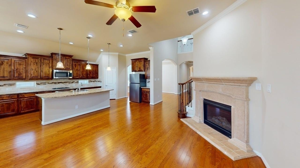 700 Shrewsbury Place - Photo 4