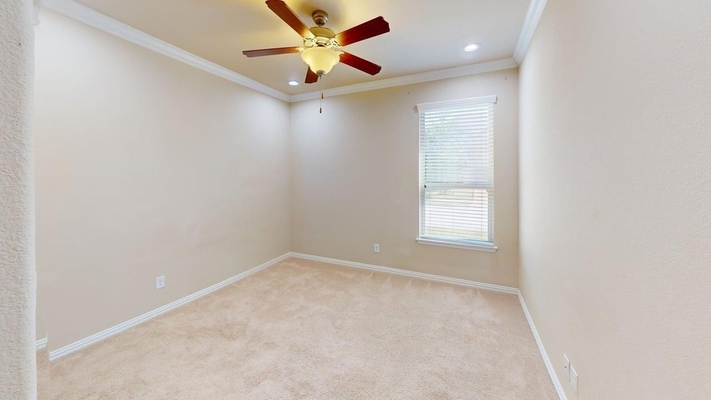 700 Shrewsbury Place - Photo 12