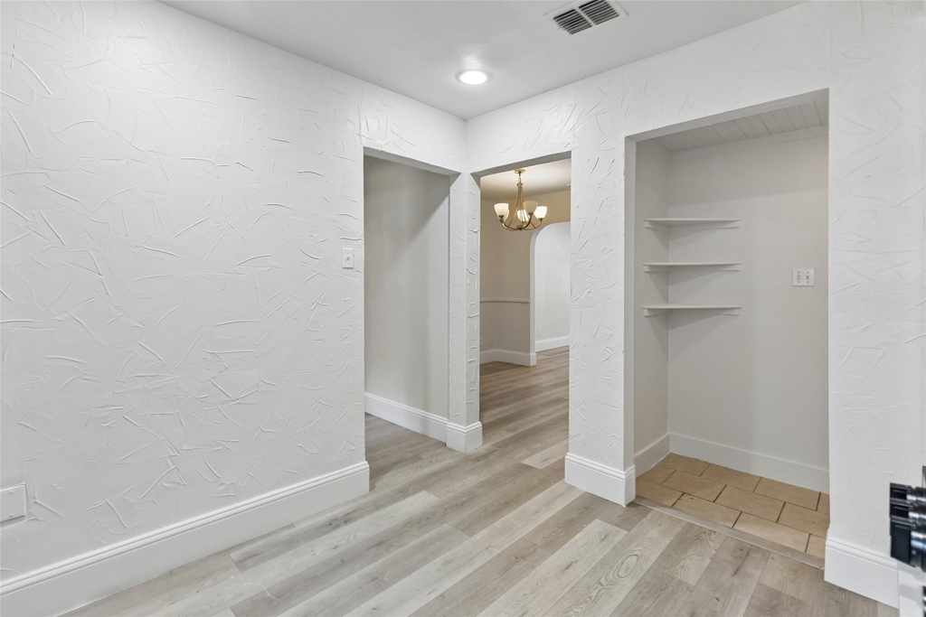 113 W Avenue E - Photo 6