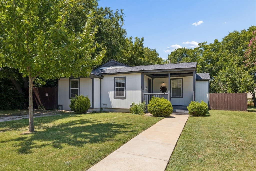 113 W Avenue E - Photo 0
