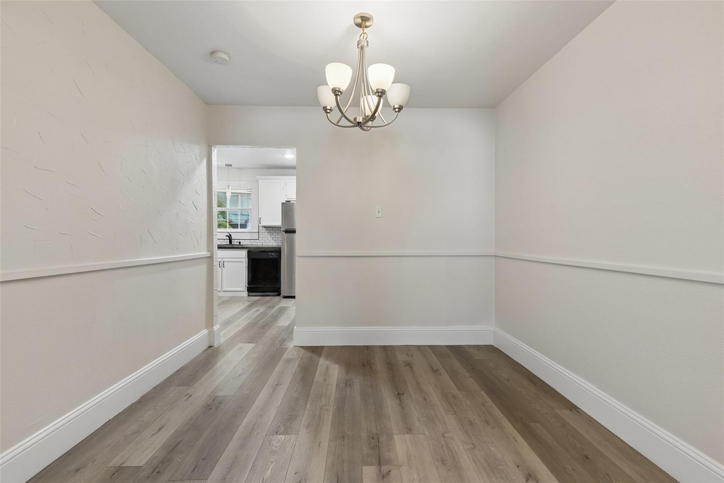 113 W Avenue E - Photo 4