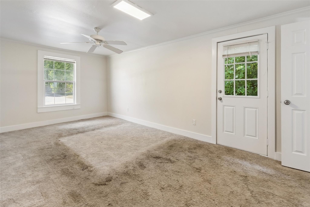 113 W Avenue E - Photo 10