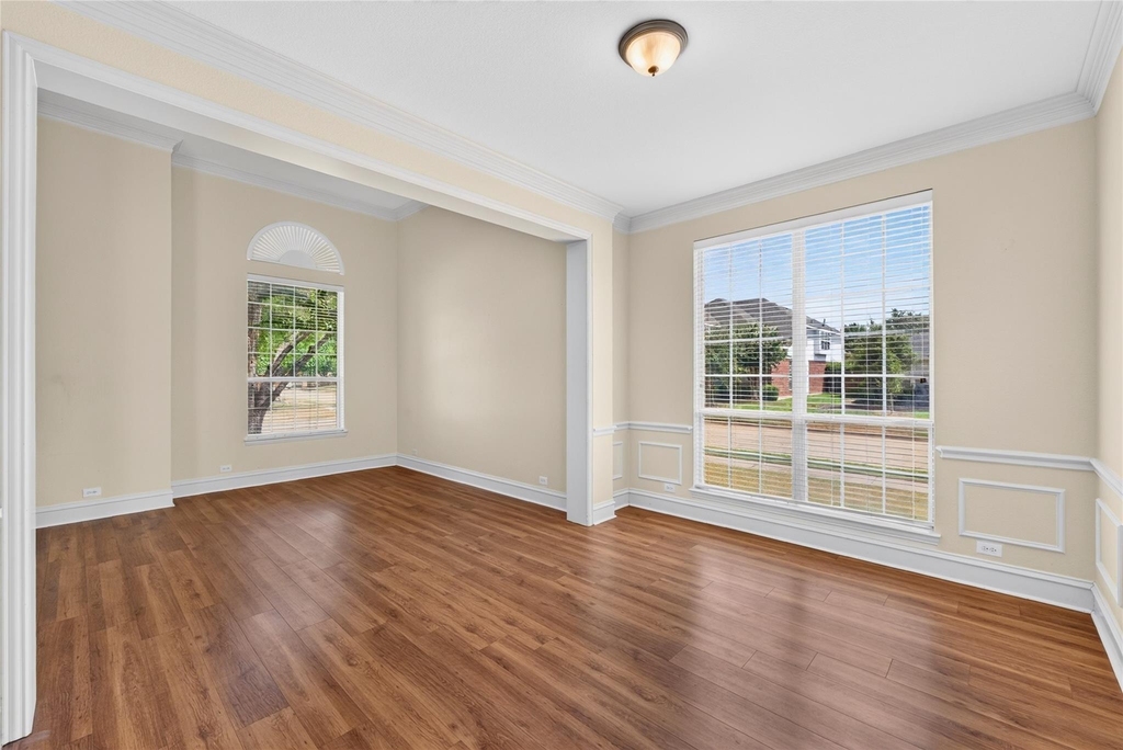 8701 Mandevilla Drive - Photo 2
