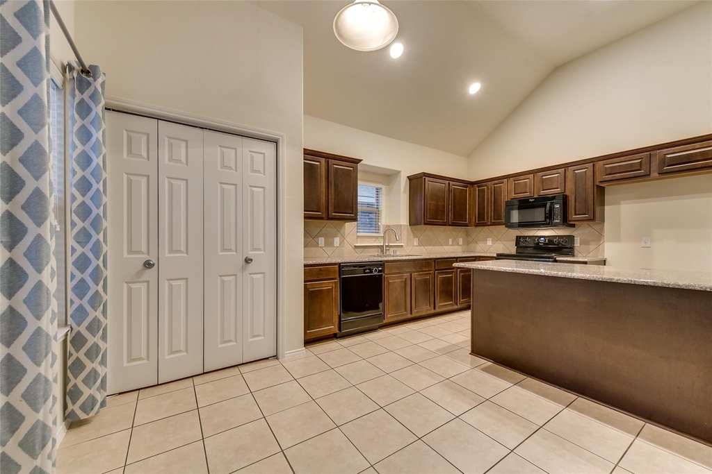 1208 Villa Paloma Boulevard - Photo 12