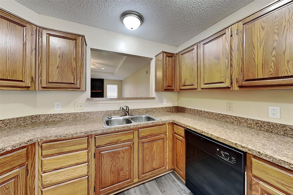 1112 Colony Street - Photo 4