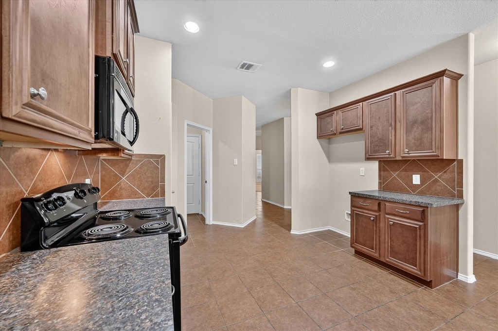 14911 Riverside Drive - Photo 3