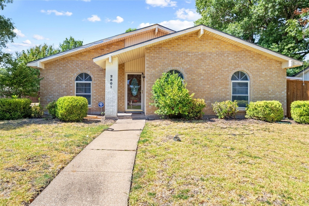 2801 Clover Valley Drive - Photo 0