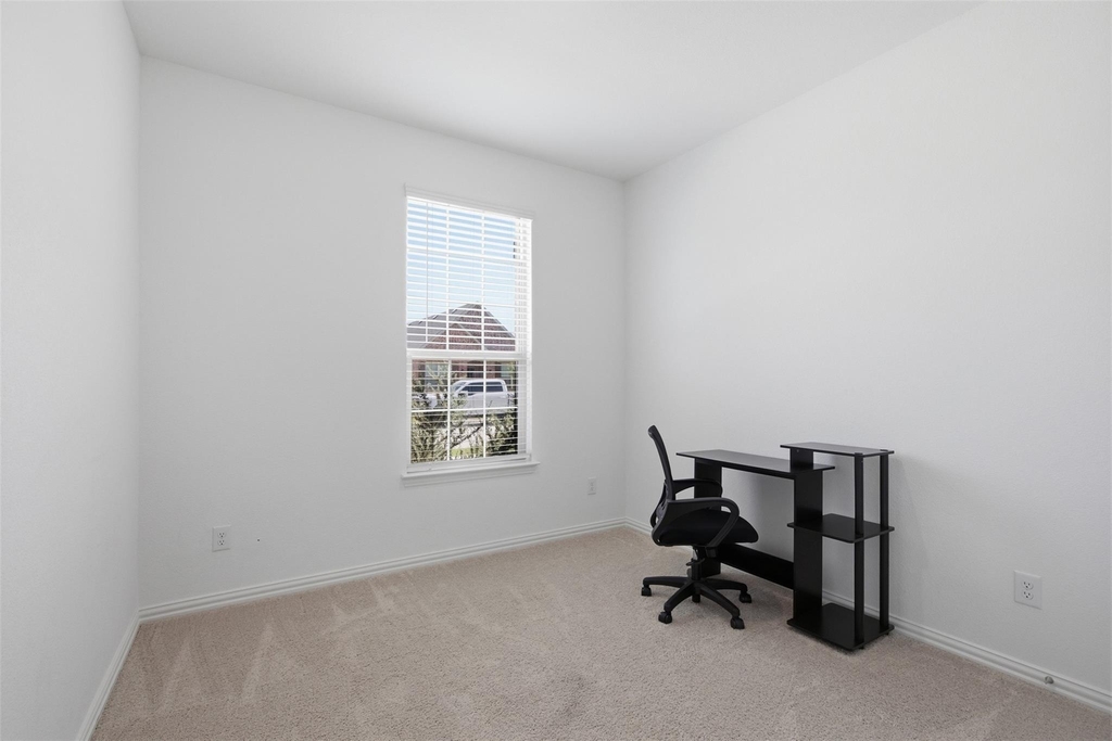 1121 Western Yarrow Avenue - Photo 4
