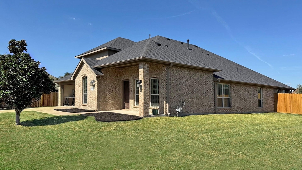 1113 Seguin Road - Photo 1