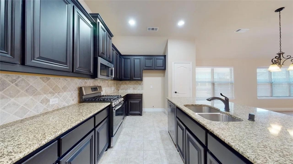 5205 Ambergate Lane - Photo 3