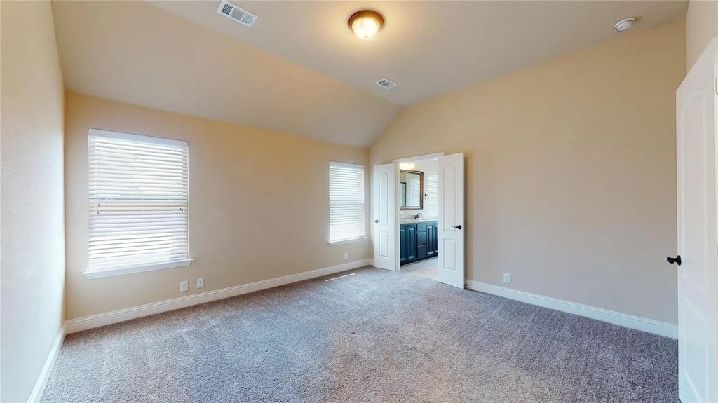 5205 Ambergate Lane - Photo 11